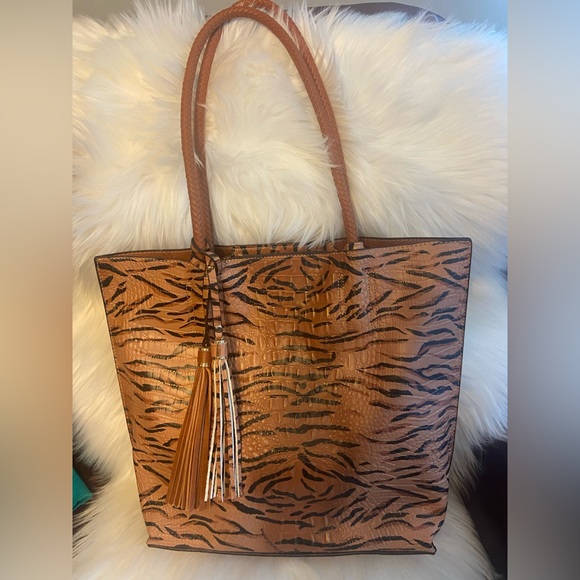 Kim Rogers Handbags - Kim Roger’s Large Shoulder Bag/Tote Tiger/Cognac W/Tassels W/Wristlet Womens